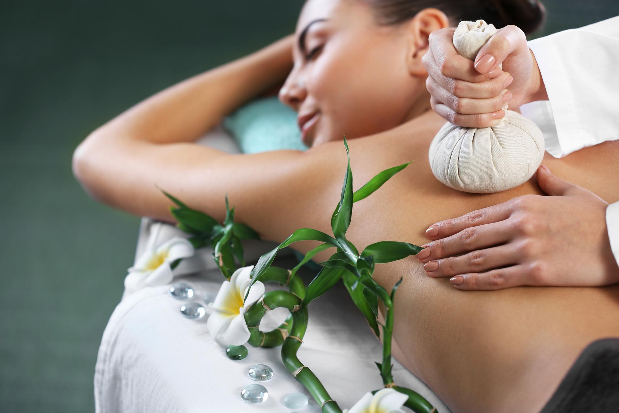 PodhiKizhi Ayurvedic herbal powder bolus body ritual